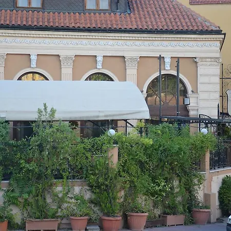 Hotel Seven Hills 3*